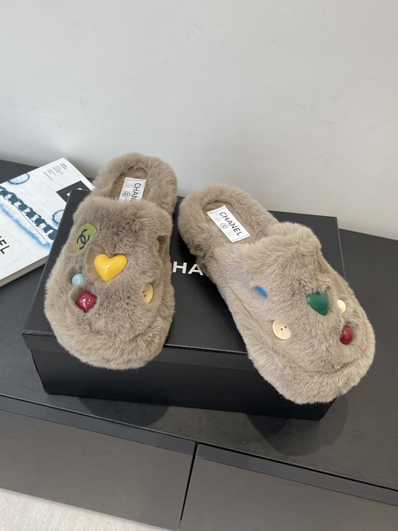 Ch**el slippers